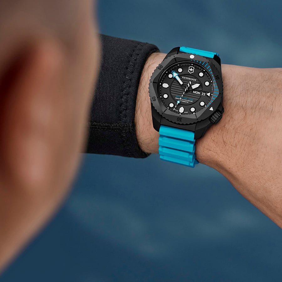 Đồng hồ Victorinox
